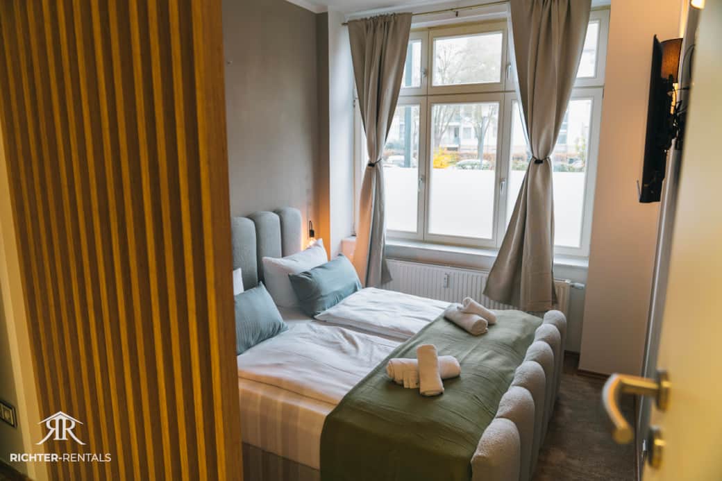 Doppelschlafzimmer - King-Size-Doppelbett (180x200) & Einzelbett (90x200) Doppelschlafzimmer - King-Size-Doppelbett (180x200) & Einzelbett (90x200)