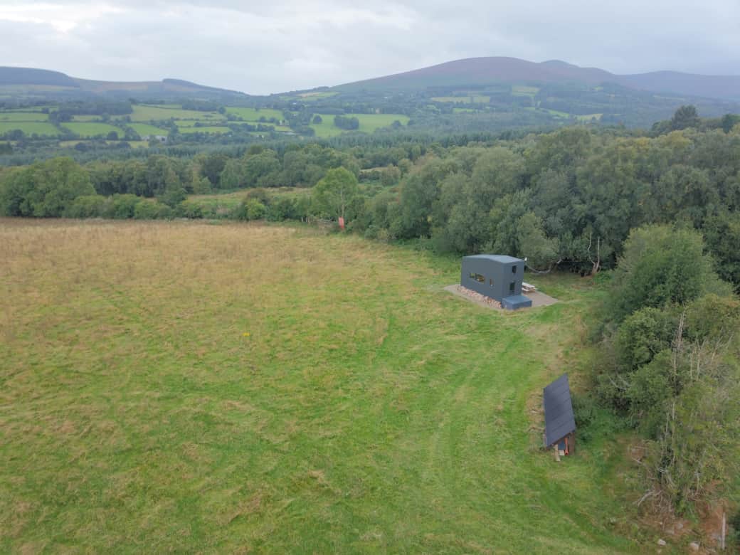 A bird’s-eye view of the stunning countryside surrounding the cabin