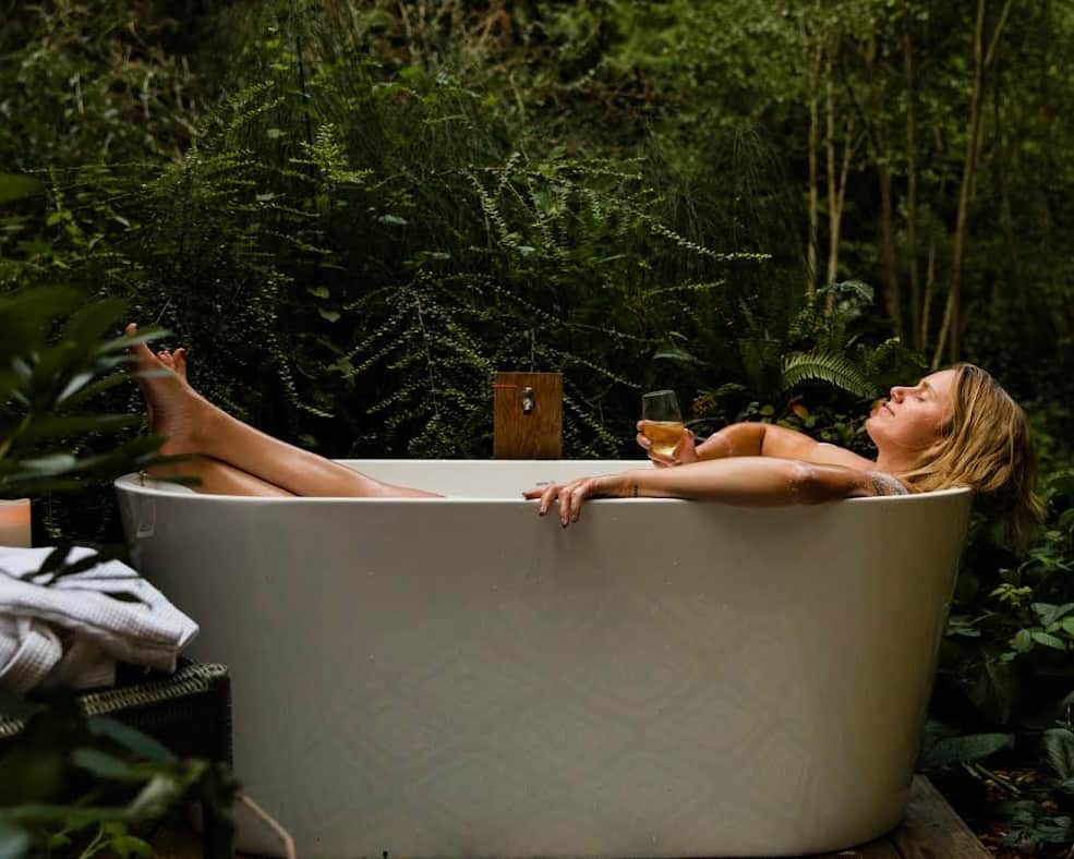 Pine Cone Cabin outdoor bath