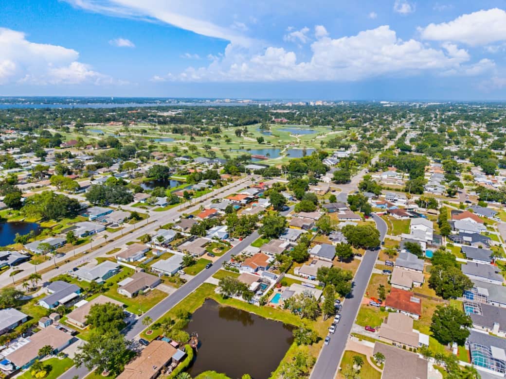 A scenic aerial view of the peaceful neighborhood surrounding Casita Haven Retreat, with nearby lakes, green spaces, parks, and convenient access to Bradenton's beaches, dining, shopping and local attractions. 