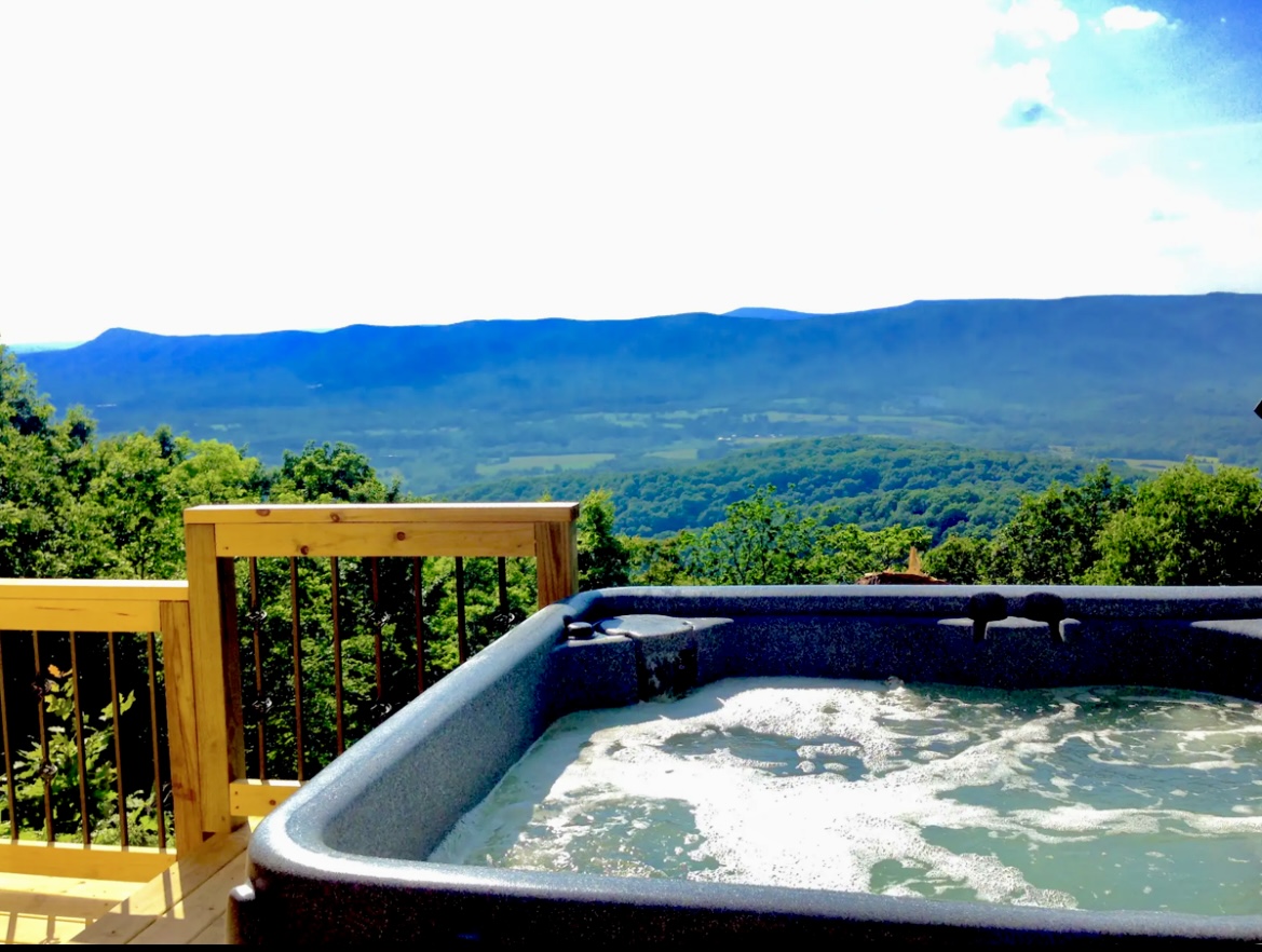 Mountains meet relaxation...immerse yourself in our 4-person mountain-view hot tub