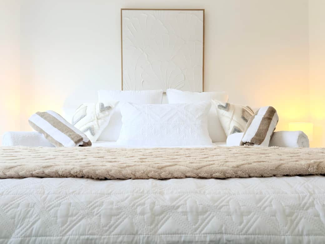 King Bed (Can be split into 2 Long Singles, on request) King Bed (Can be split into 2 Long Singles, on request)