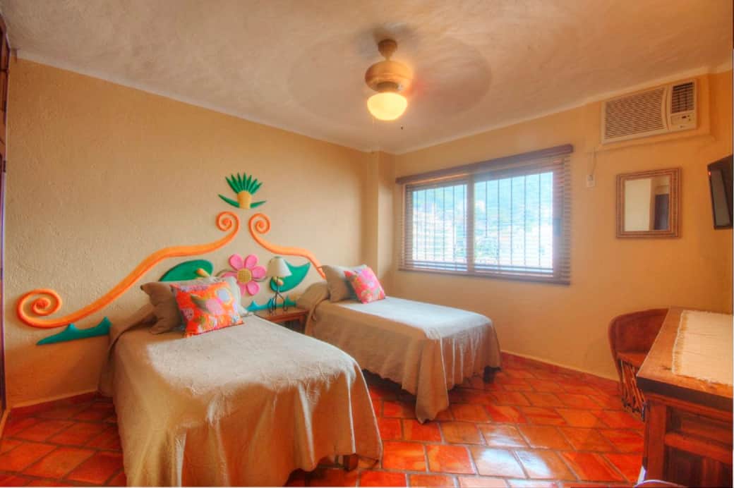 Guest bedroom - Beds can be joined together to make a King size