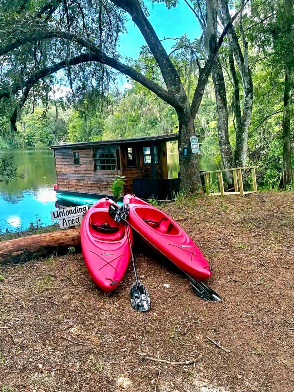 Two kayaks provided with your stay