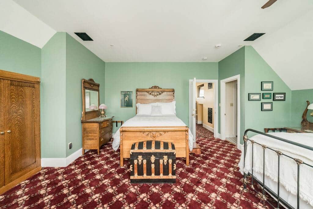 Carriage House Best of My Love Suite Full Bed