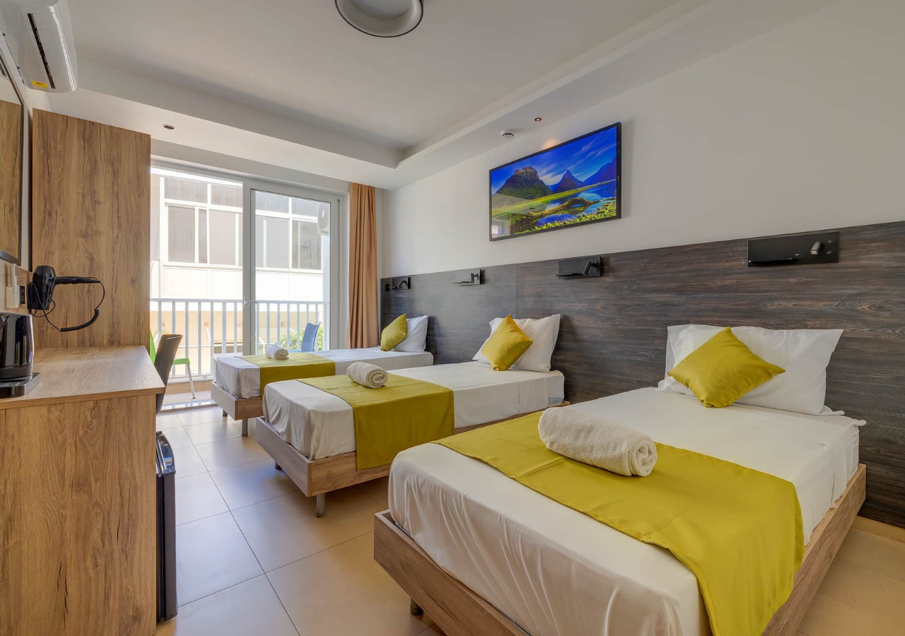 Overview (Bed for 3 persons)