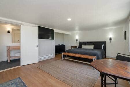 Room 5/Nehalem River Inn