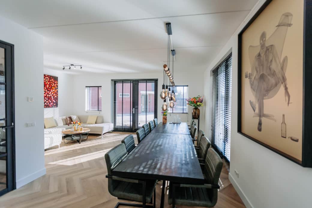 (c)LA Airbnb781 LA2 7776 03 23 1549