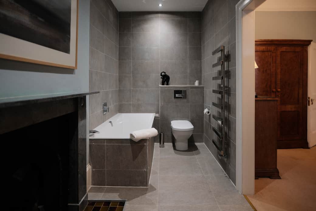 Hall bedroom 1 ensuite