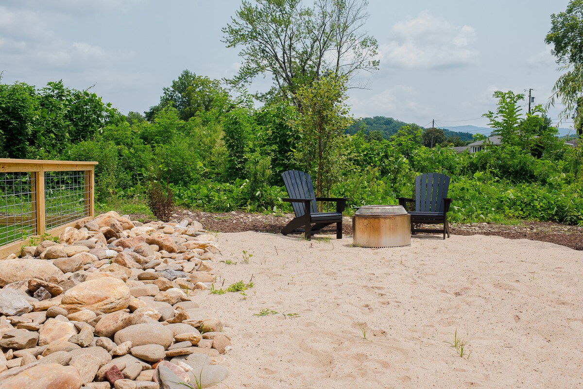 Old Fort Beach & Basecamp