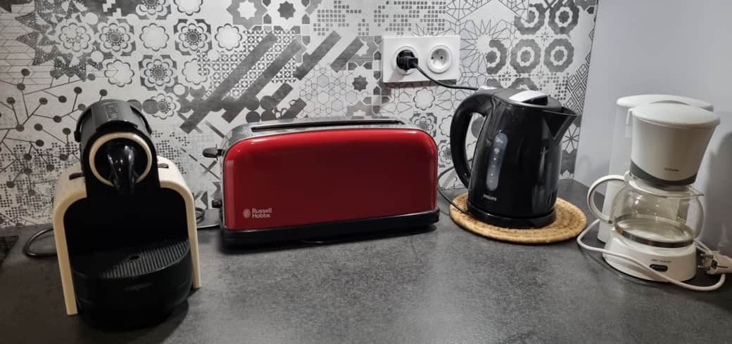 Kitchen amenities