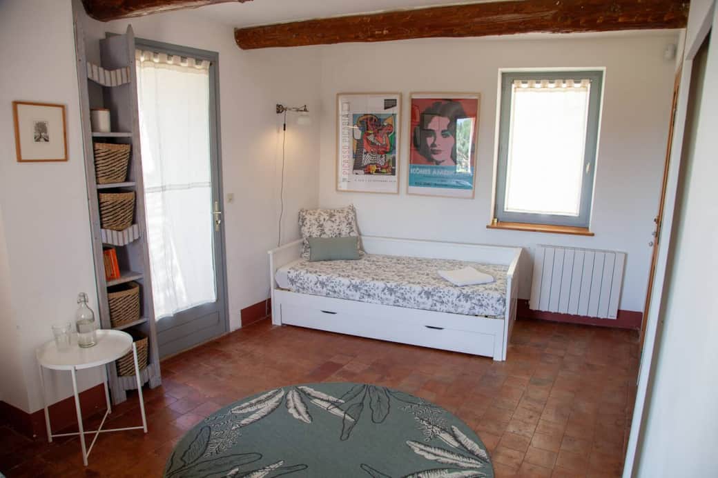 Room 4: «Les Vignes» | This twin bedroom is located in the west wing, sits below «Disco», and has direct access to the upper terrace. A third bed can be added to this room upon request. 