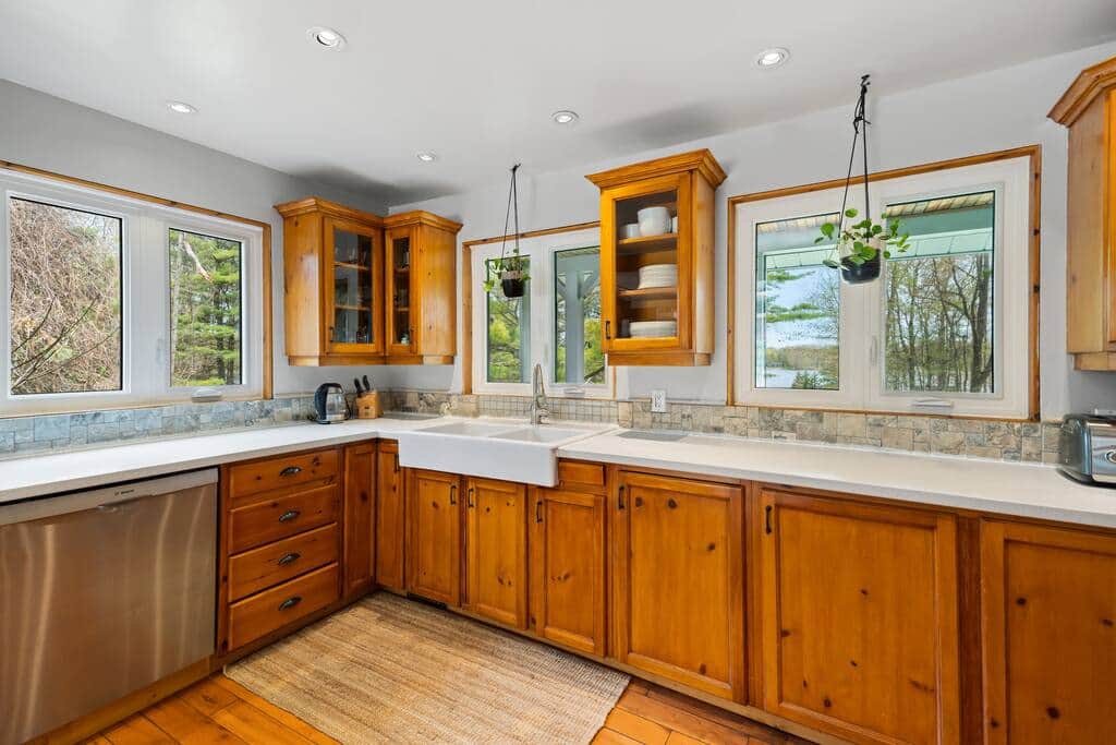 Fully equipped and spacious kitchen. Great for all catering and entertaining needs