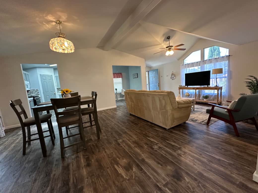 Living room/dining room