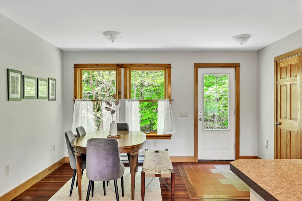 Spacious Dining Room seating for 6 Spacious Dining Room seating for 6