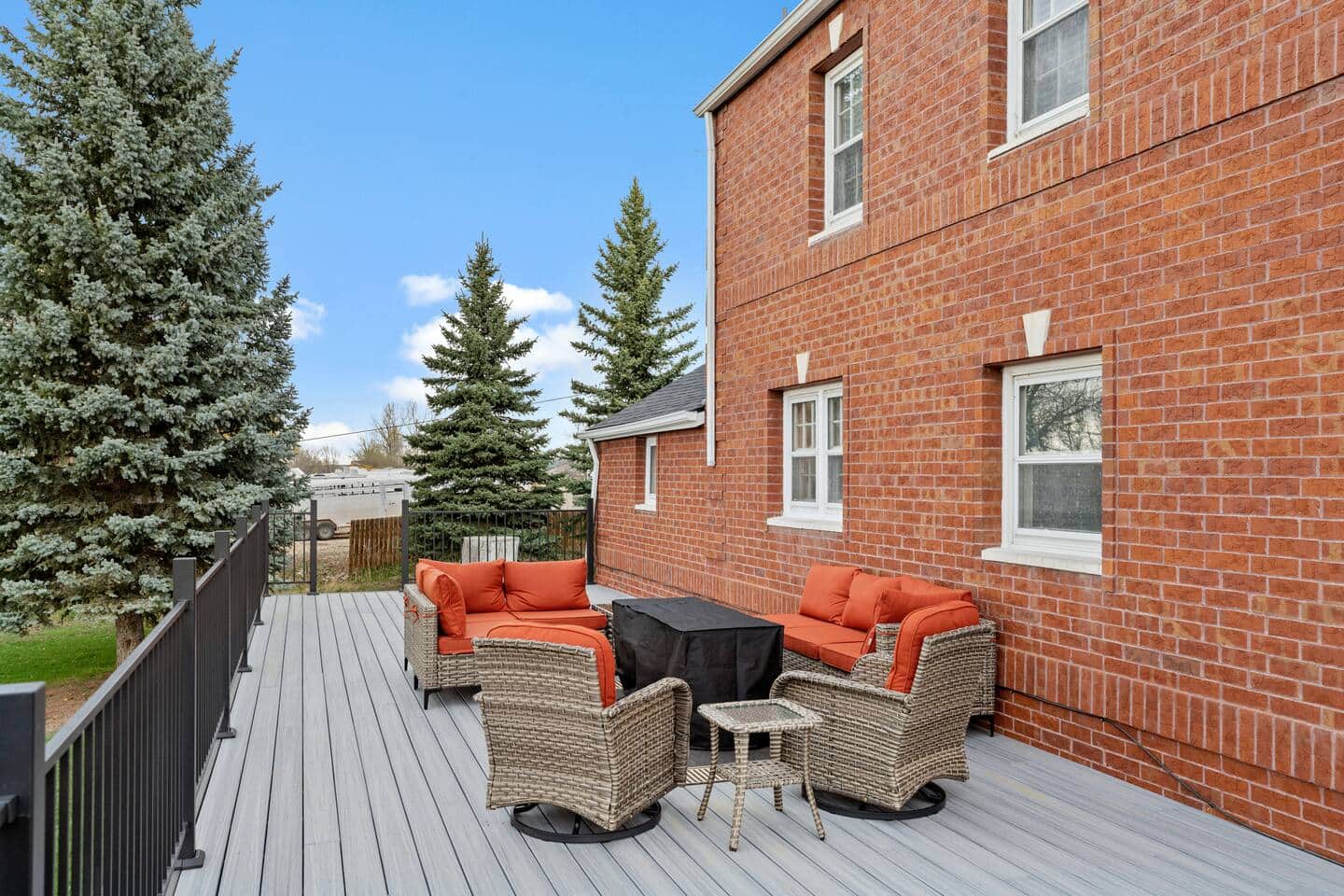 Bondline Home back deck mountain views