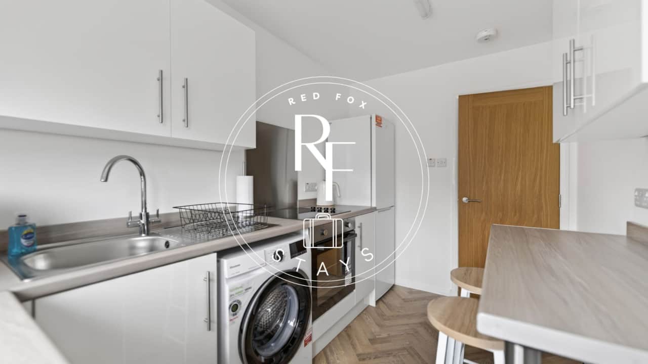 Fully Equipped Kitchen with Microwave, washing machine, and breakfast bar
