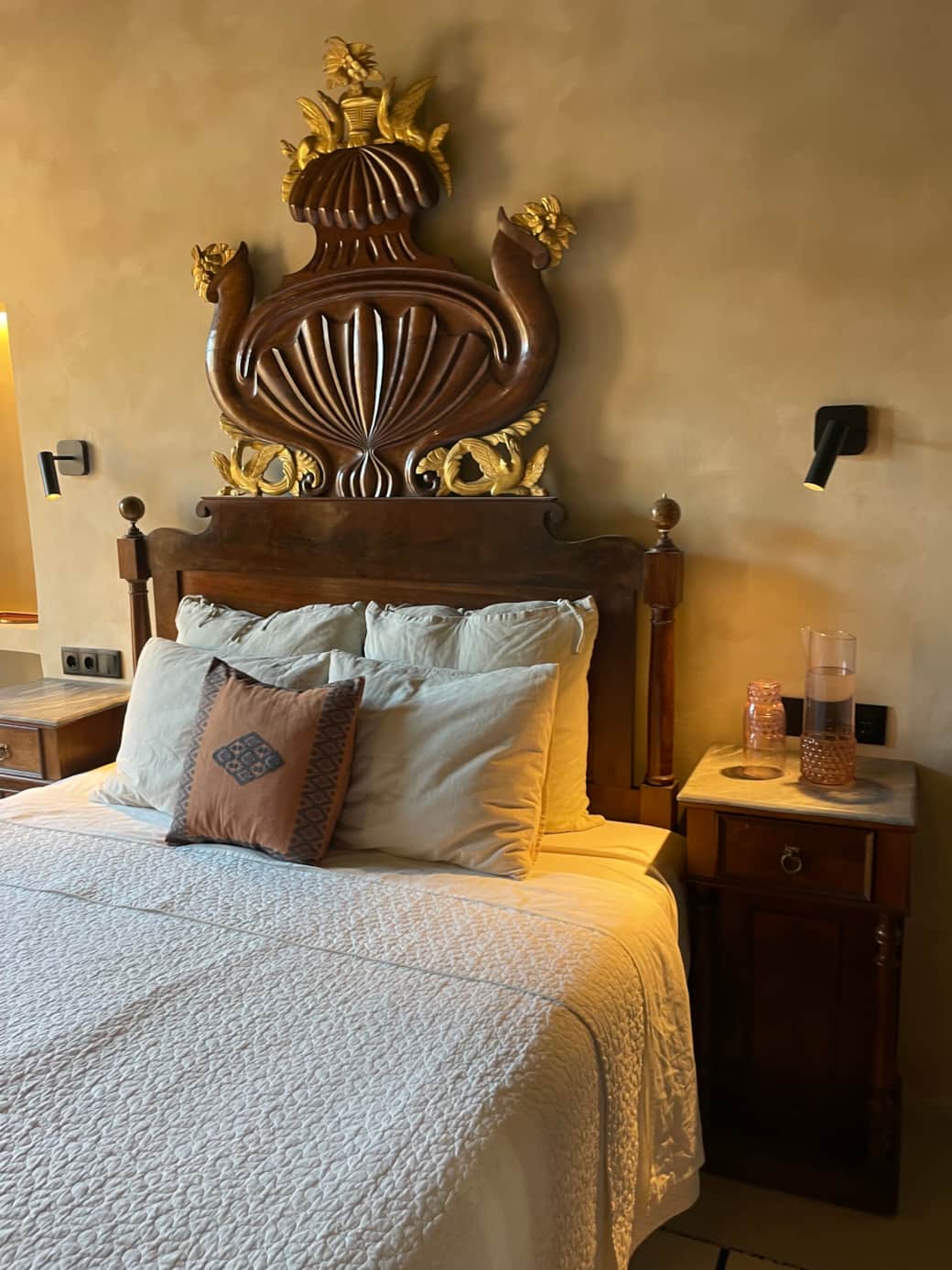 Headboard King Room
