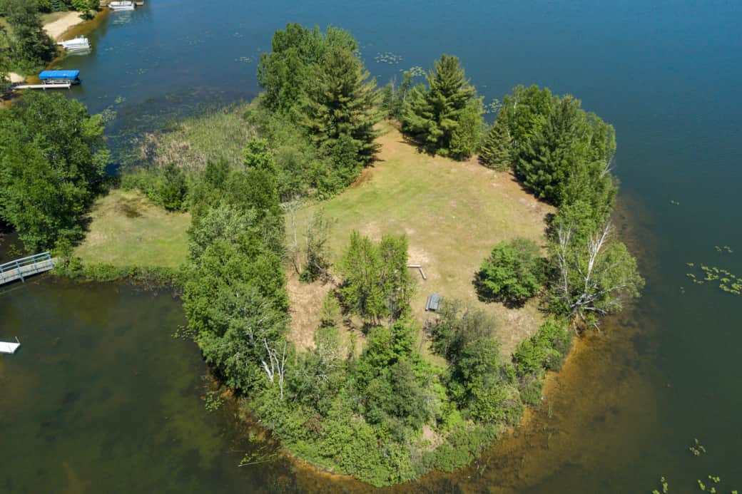 Private Island with Large firepit and horse shoes Private Island with Large firepit and horse shoes
