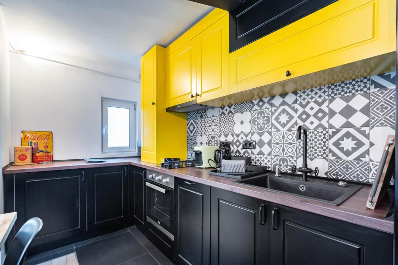 Fully equipped kitchen in 4-bedroom duplex apartment in Central Bucharest