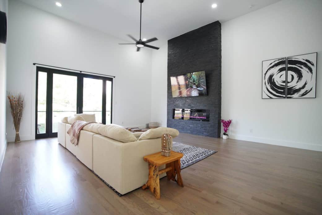 Experience luxury living in this stunning penthouse featuring soaring ceilings, an open-concept layout, and plenty of natural light. 