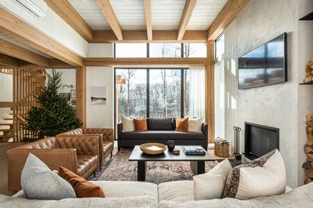 High-end ski cottage Mont-Tremblant near slopes and outdoor activities