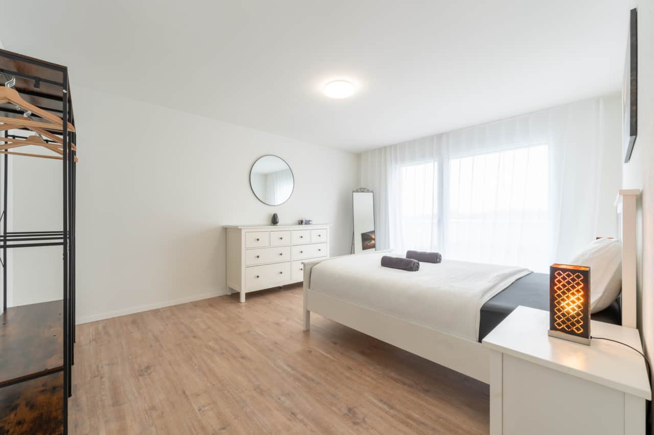 Master Bedroom - Queen Bed