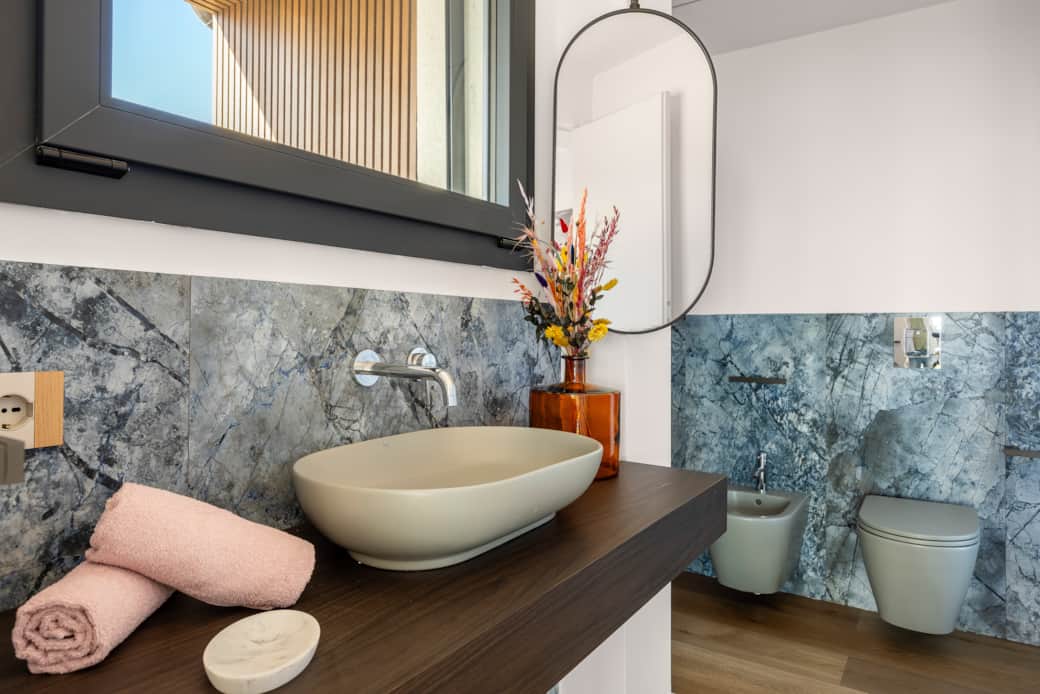 Bathroom with laundry facilities