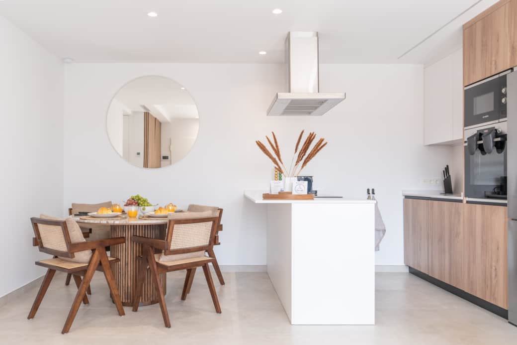 Dining Area & Kitchen
