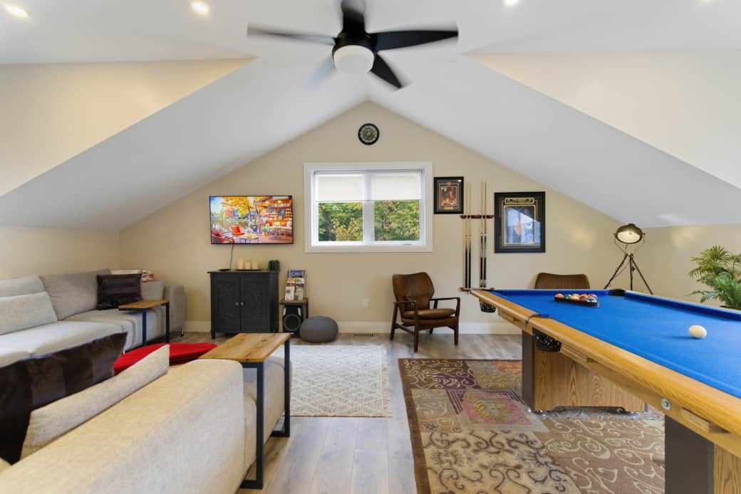 Seating & Entertainment Area