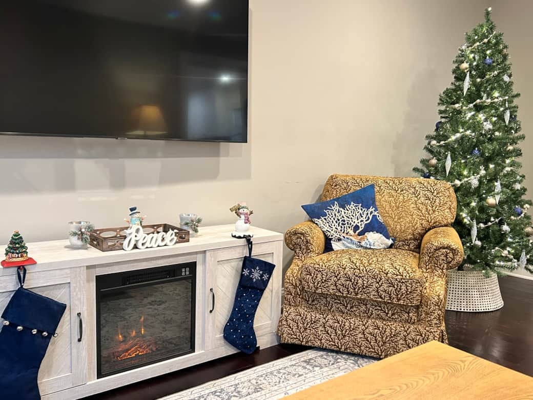 SeaRenity Stays is currently lightly decorated for Christmas (will be removed after 12/25/25).