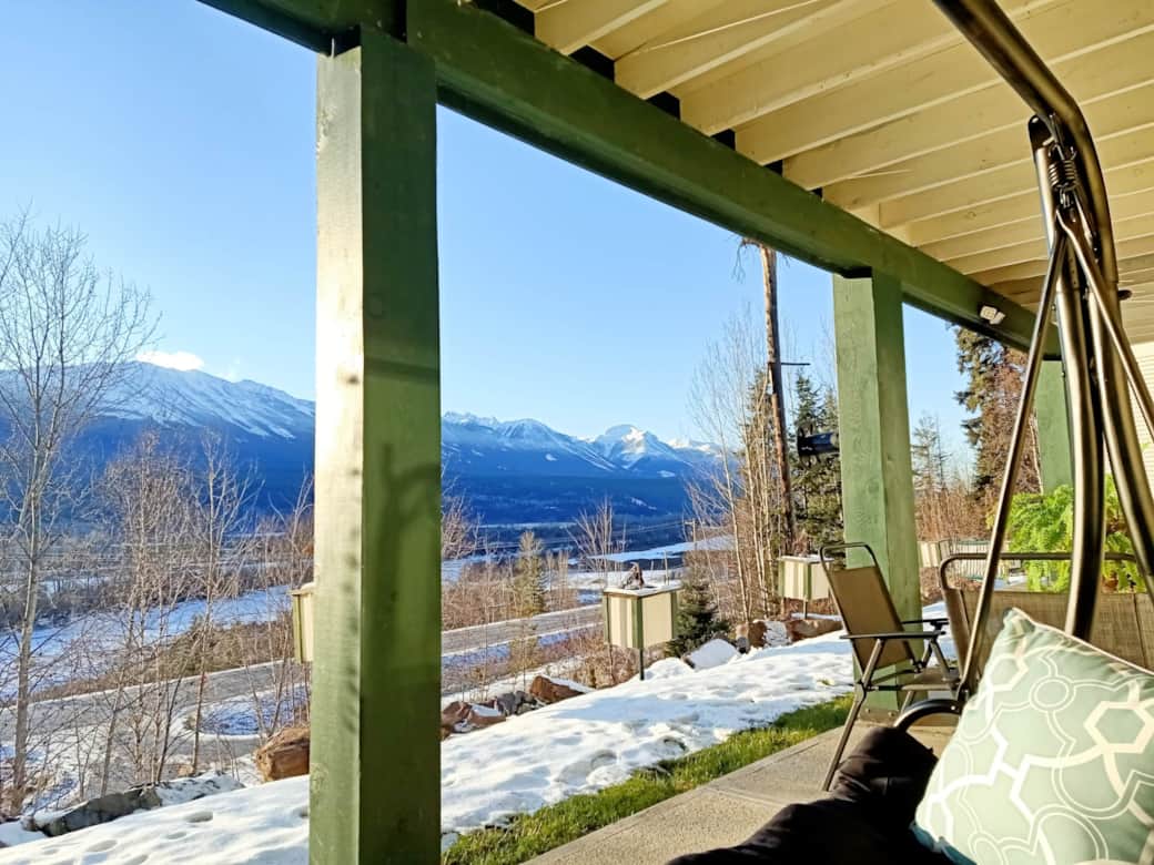 Winter mornings are quiet and blissful.