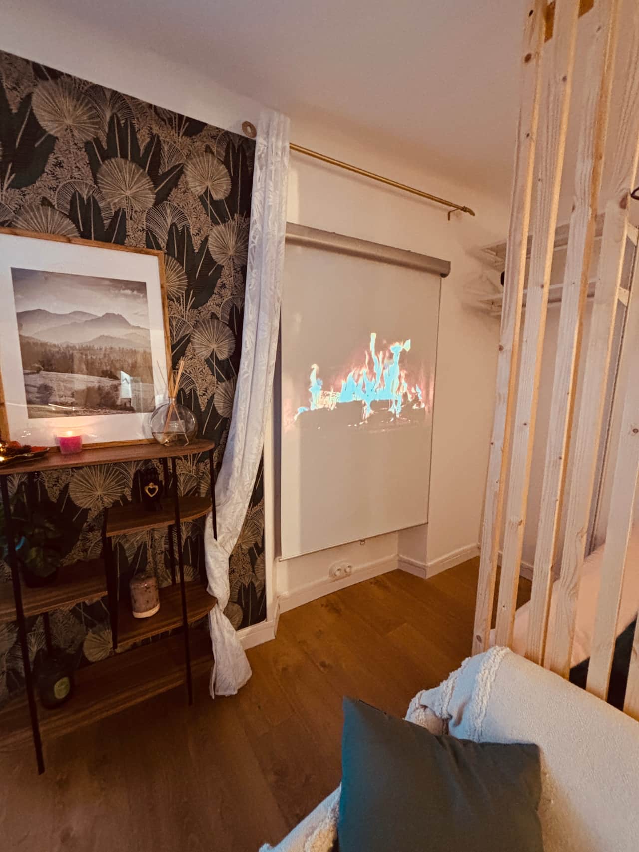 Projecteur de cinéma dans le lit 