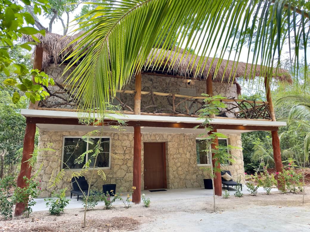 Chalet rustique avec cénote privé, temazcal et palapa tout entouré de jungle
