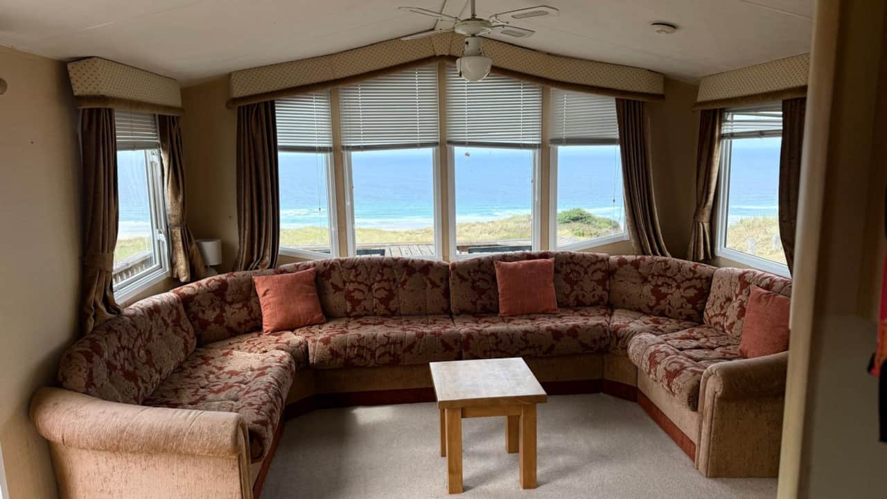 Lounge 1