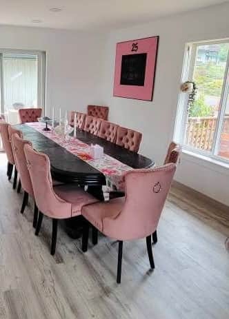 Dining seating