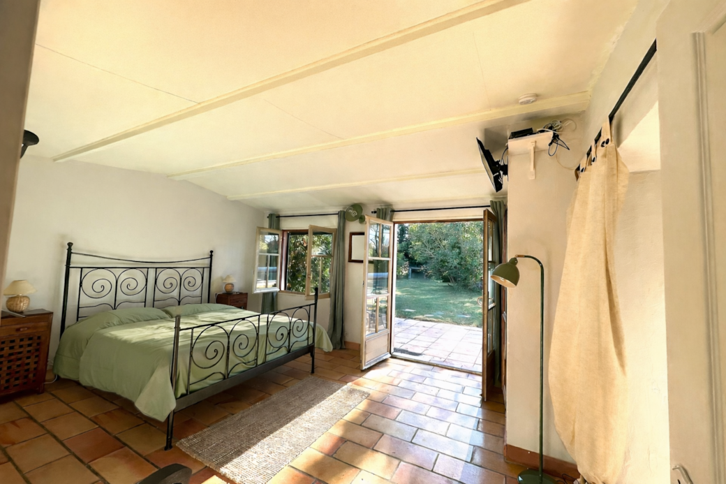 L' Ecole chambre parent, Jardin, Parc, Jeux, piscine, calme, plein-pied, mas typique Provence,