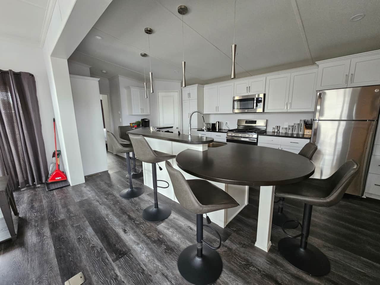 Kitchen with large island