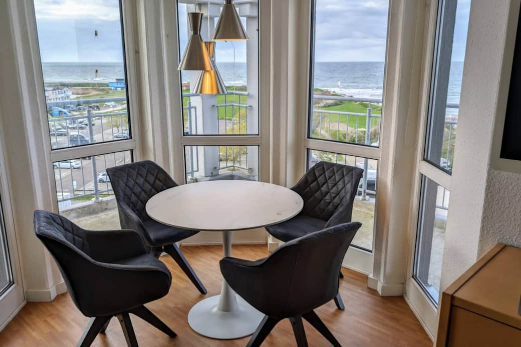 Τραπεζαρία με θέα στη θάλασσα