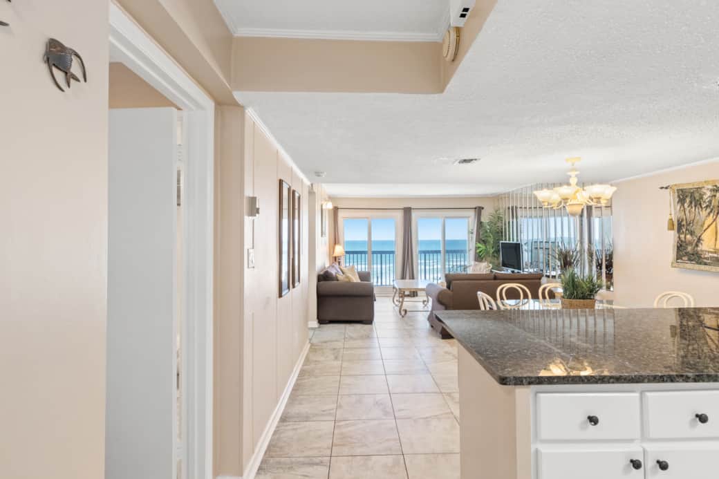 Pinnacle Port Unit C1-303 01
