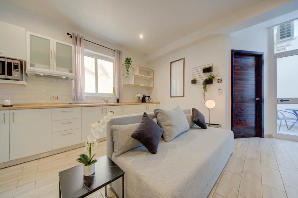 Bright open-plan studio with fully equipped kitchenette and dining space Bright open-plan studio with fully equipped kitchenette and dining space