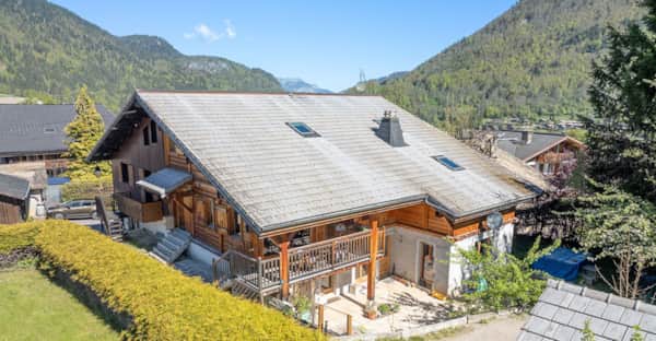 5BR Savoyard Chalet in Morzine with Views