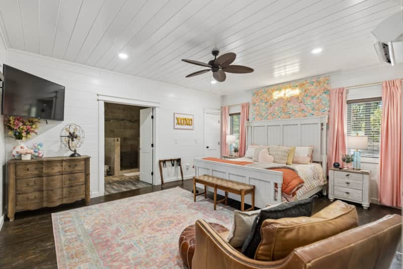 Cabin Showcase 1
