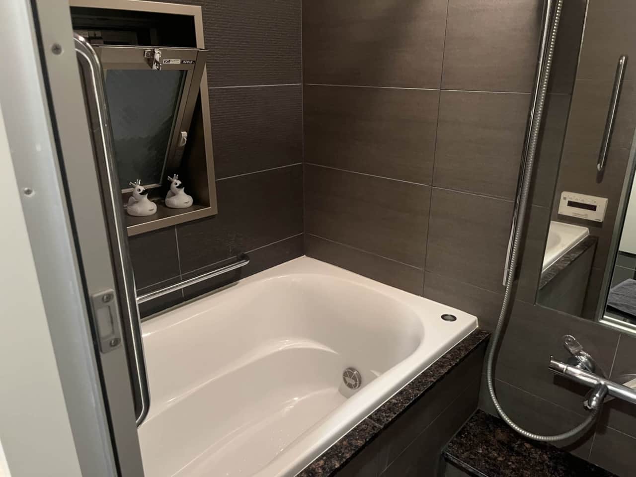 Bathroom|  Stylish and  Modern| Tokyo Family Stays | Conoe Sanbancho | Chiyoda Tokyo |