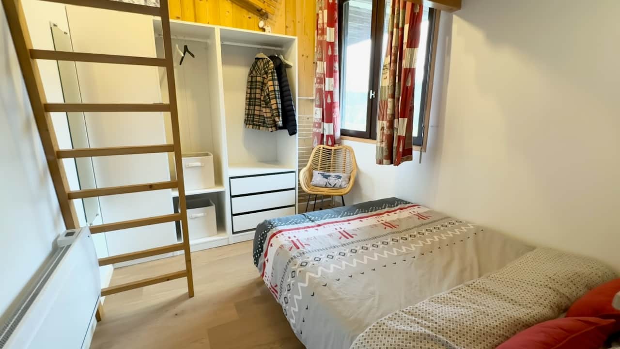 Chambre 1 en RDC, 1 lit 140cm