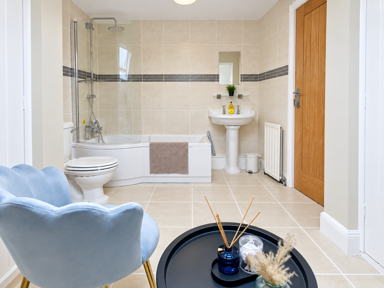 Main bathroom 