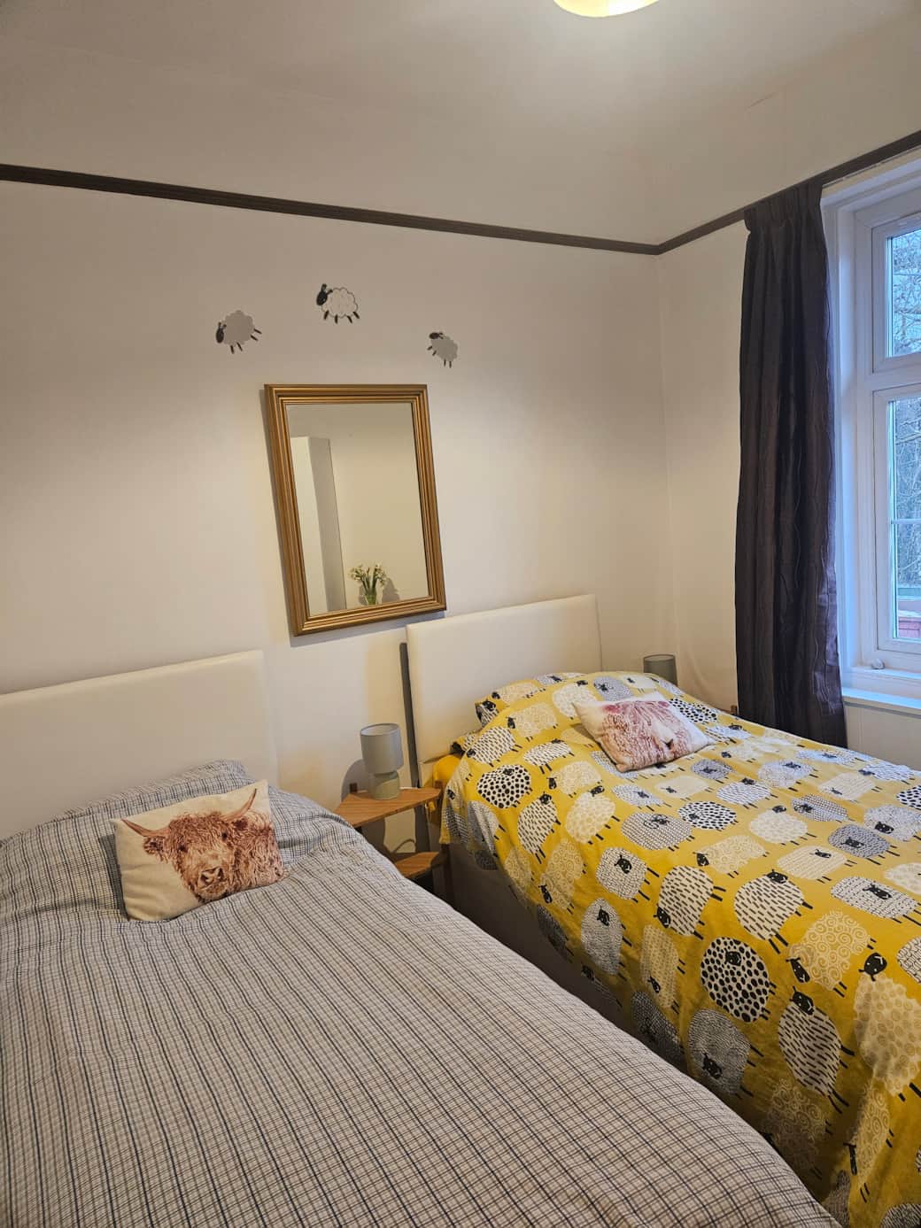 Bedroom 3 (2 * single config)