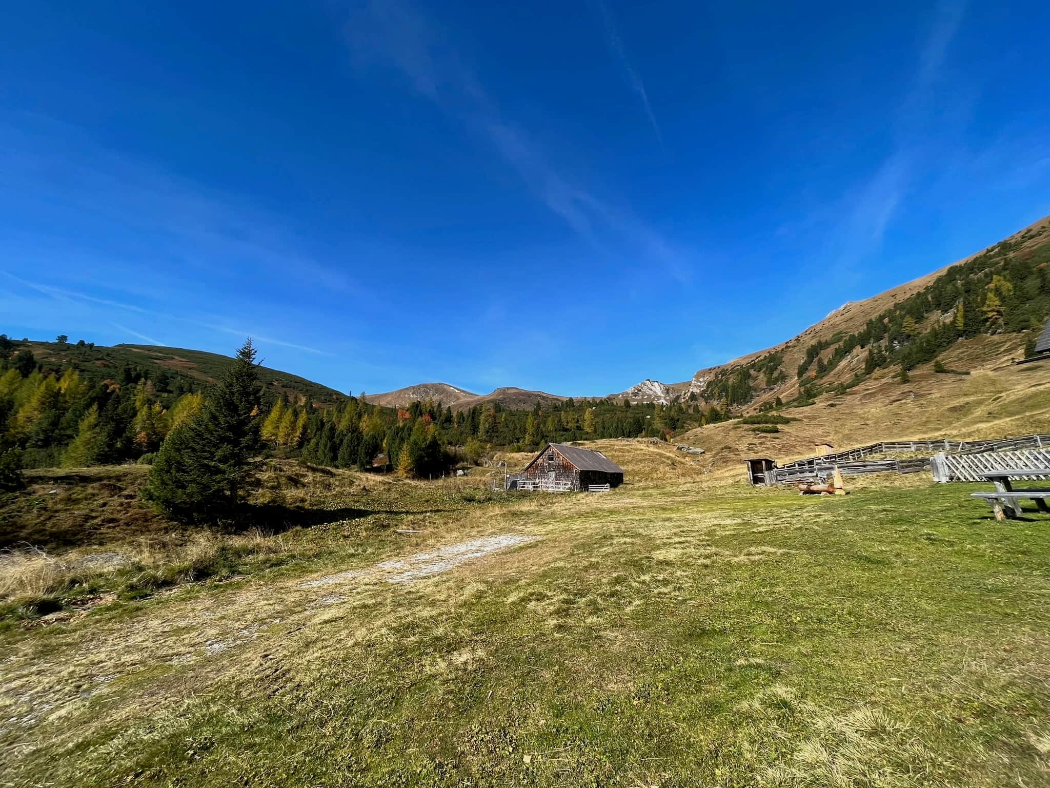 Wanderung zur Wildalmhütte (Scharnitzgraben), 5 Autominuten entfernt.