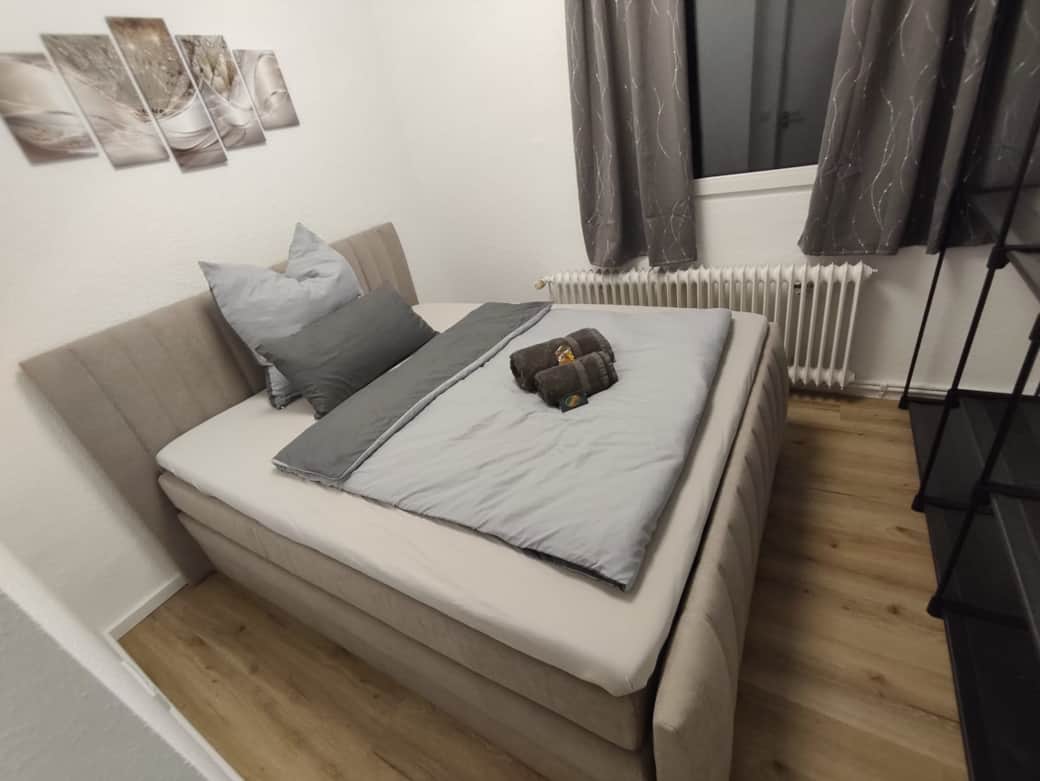Schlafzimmer 3 - Boxspringbett (160x200cm)