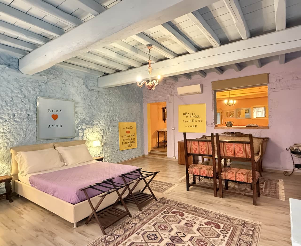 Camera da letto con zona lounge
